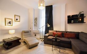 Discover Comfort: Charming & Spacious Apartment In The Old Town