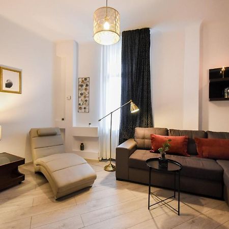 Discover Comfort: Charming & Spacious Apartment In The Old Town Bucarest Exterior foto