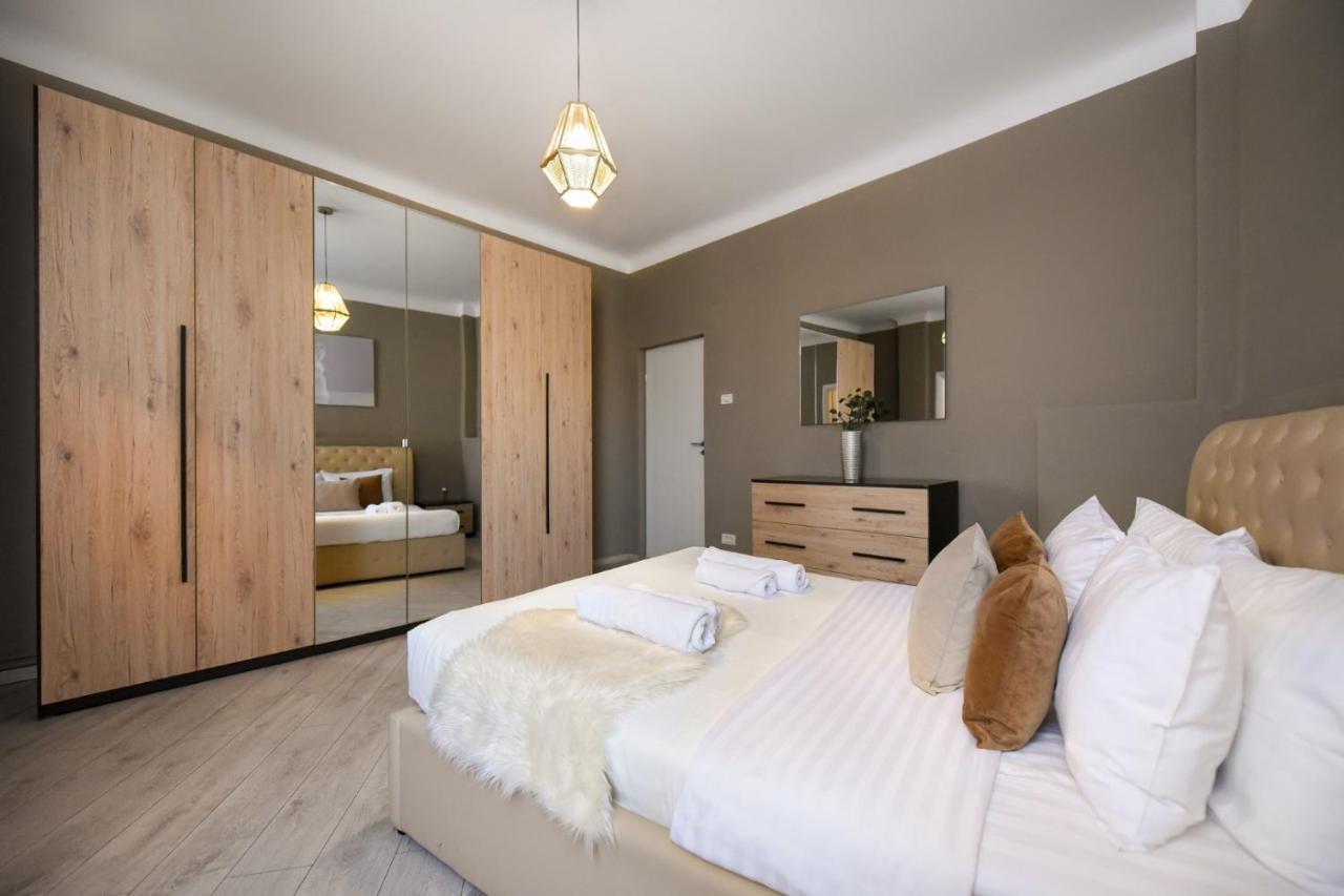 Discover Comfort: Charming & Spacious Apartment In The Old Town Bucarest Exterior foto